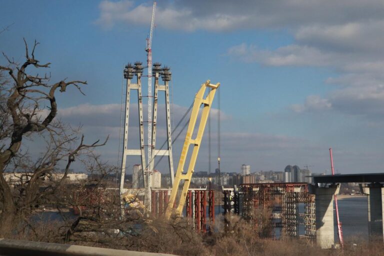 Возле запорожских мостов будет дежурить мобильный пароход: подробности (ФОТО)