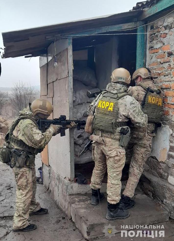 Разбойное нападение: запорожские правоохранители задержали злоумышленника в Донецкой области (ФОТО)