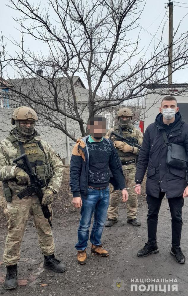 Разбойное нападение: запорожские правоохранители задержали злоумышленника в Донецкой области (ФОТО)