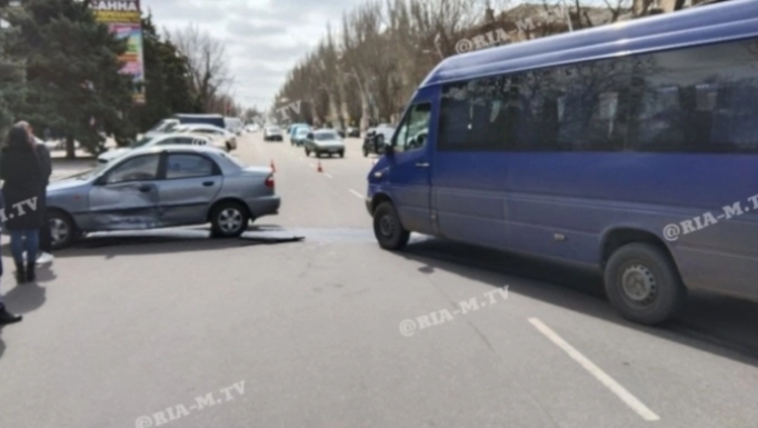 В Мелитополе маршрутка с пассажирами попала в ДТП: в салоне была беременная (ФОТО)