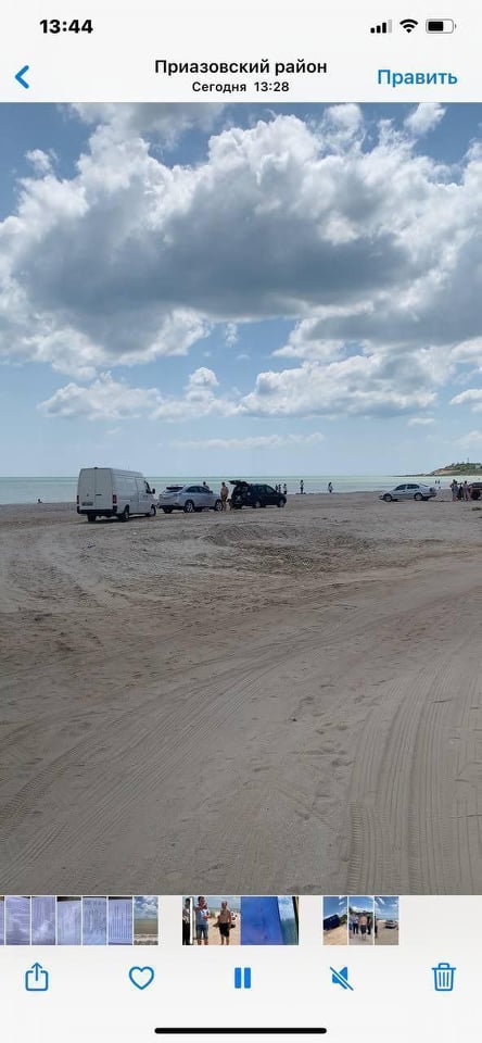 На запорожском курорте неизвестные закрыли проезд на пляж и требуют денег с отдыхающих (ФОТО)