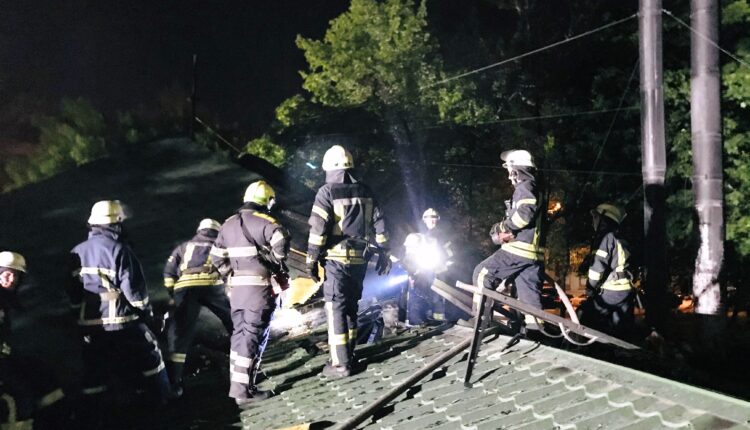 В Запорожье 32 спасателя тушили пожар в ресторане: посетителей эвакуировали (ФОТО)