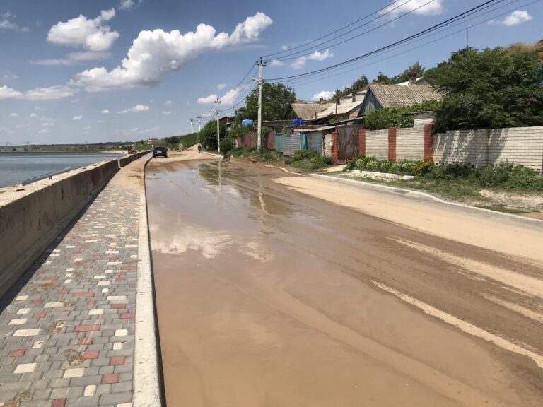 Обесточенные районы и затопленные дома: в сети показали последствия непогоды в Бердянске (ФОТО)