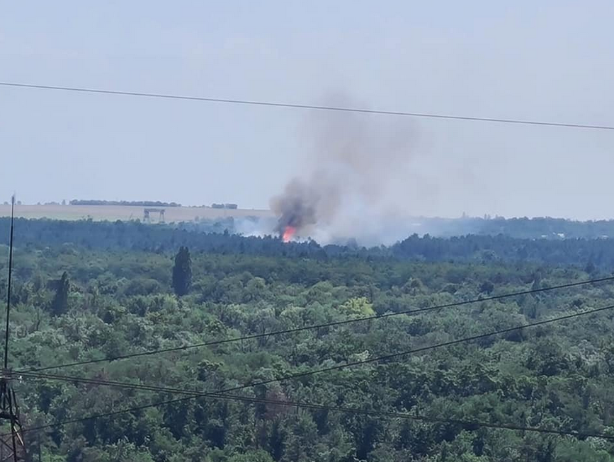 На Хортице начался масштабный пожар: подозревают поджог