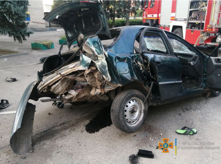 В Вольнянске произошло серьезное ДТП: людей зажало в авто — водитель в реанимации (ФОТО)