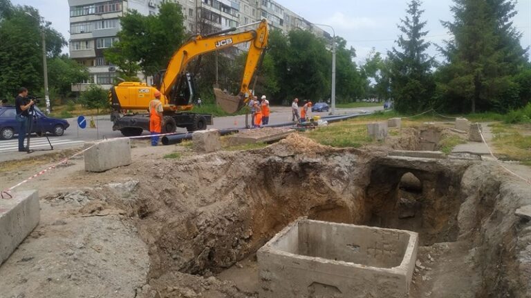 В Запорожье на Шевченковском замена водопровода: будет ли у горожан вода