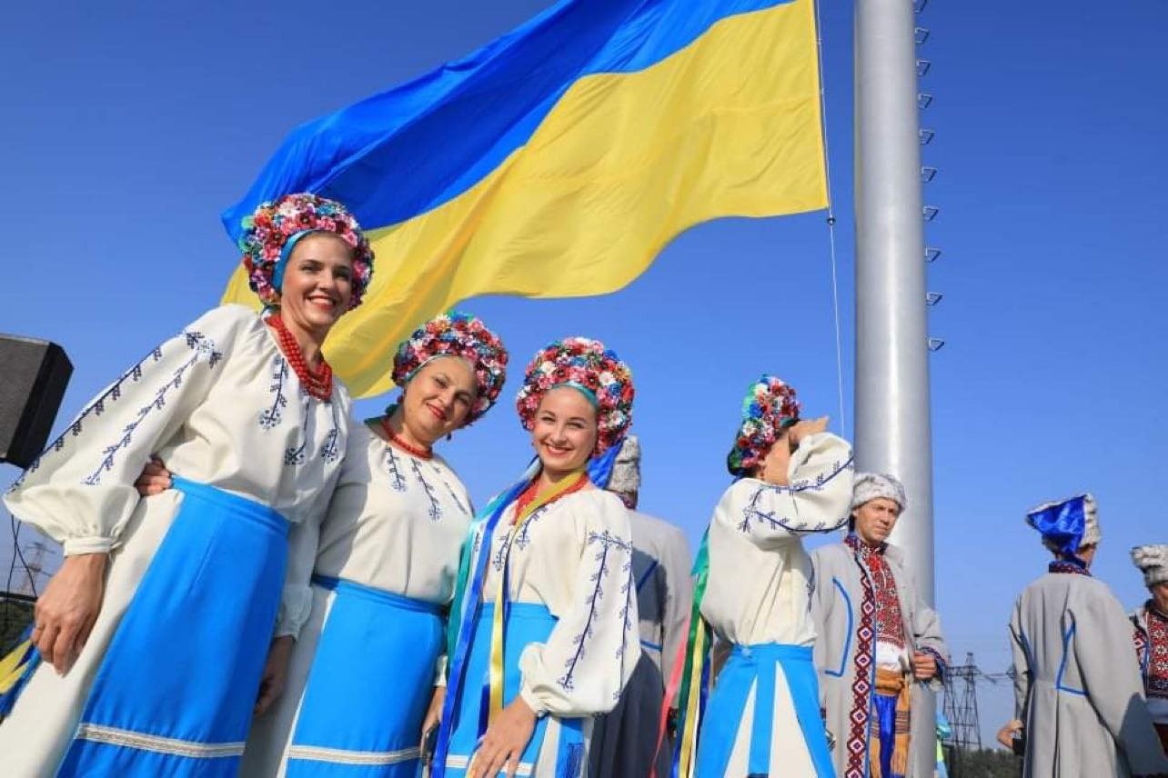 В Запорожье на Хортице подняли самый высокий флаг в городе (ФОТО)