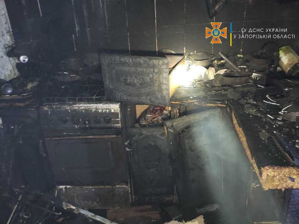 Пожар в запорожской многоэтажке: есть пострадавшие (ФОТО)