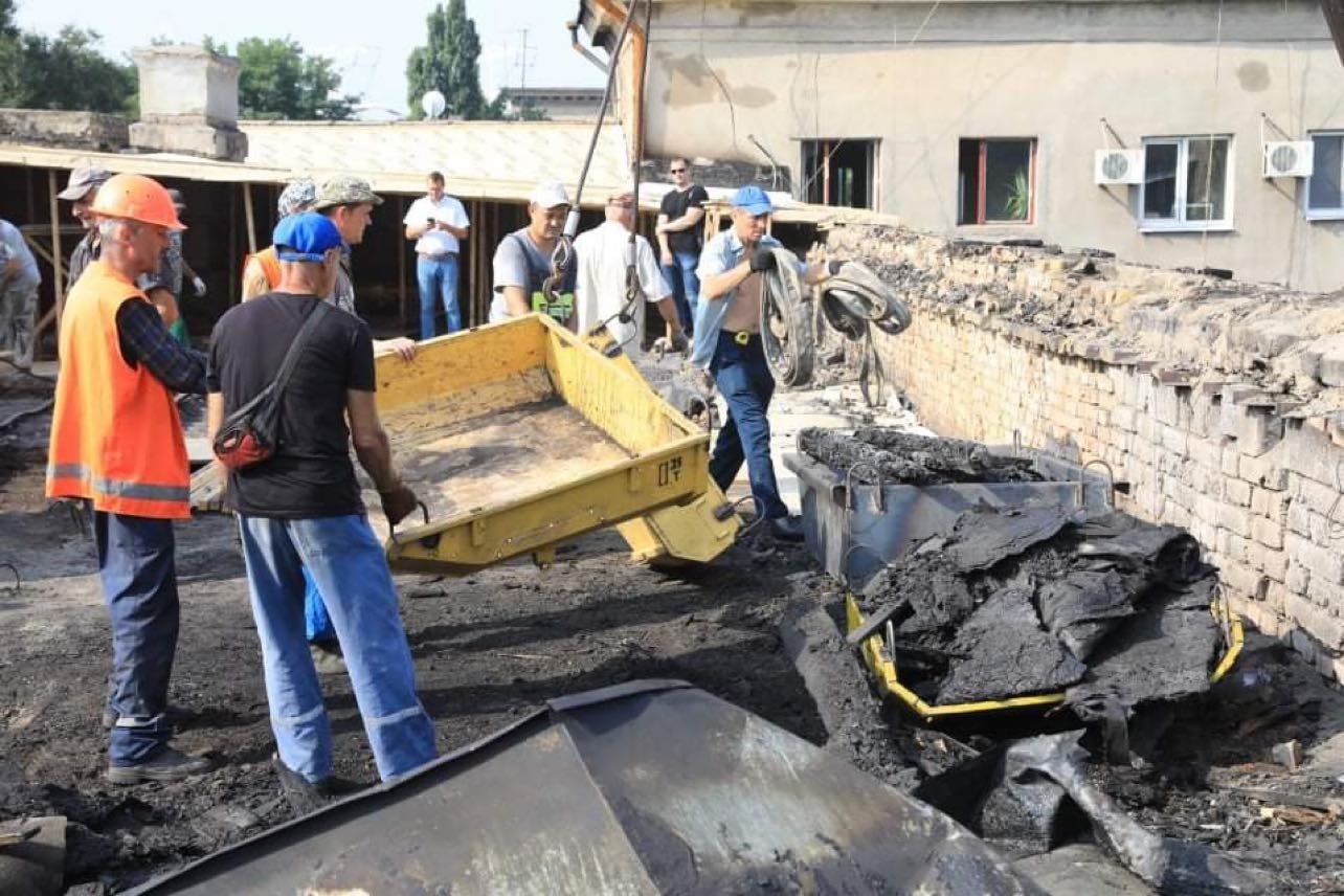 В сети показали, что сейчас происходит в доме, пострадавшем в результате пожара, в центре Запорожья (ФОТО)