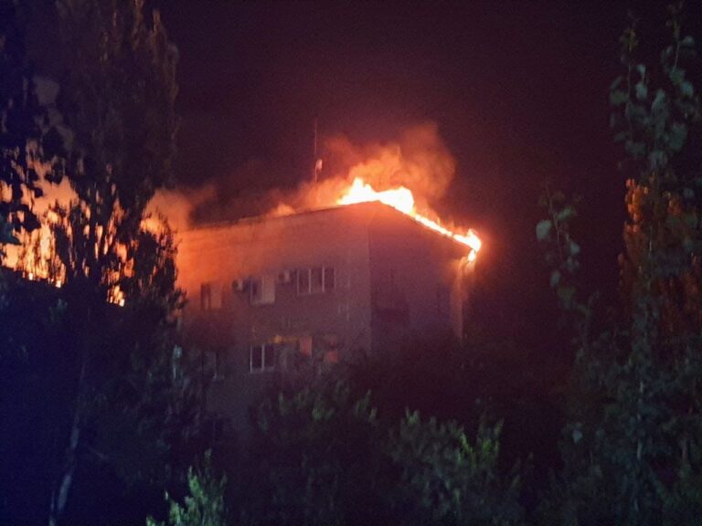 Пожар в Запорожье: дом обещают восстанавливать круглосуточно