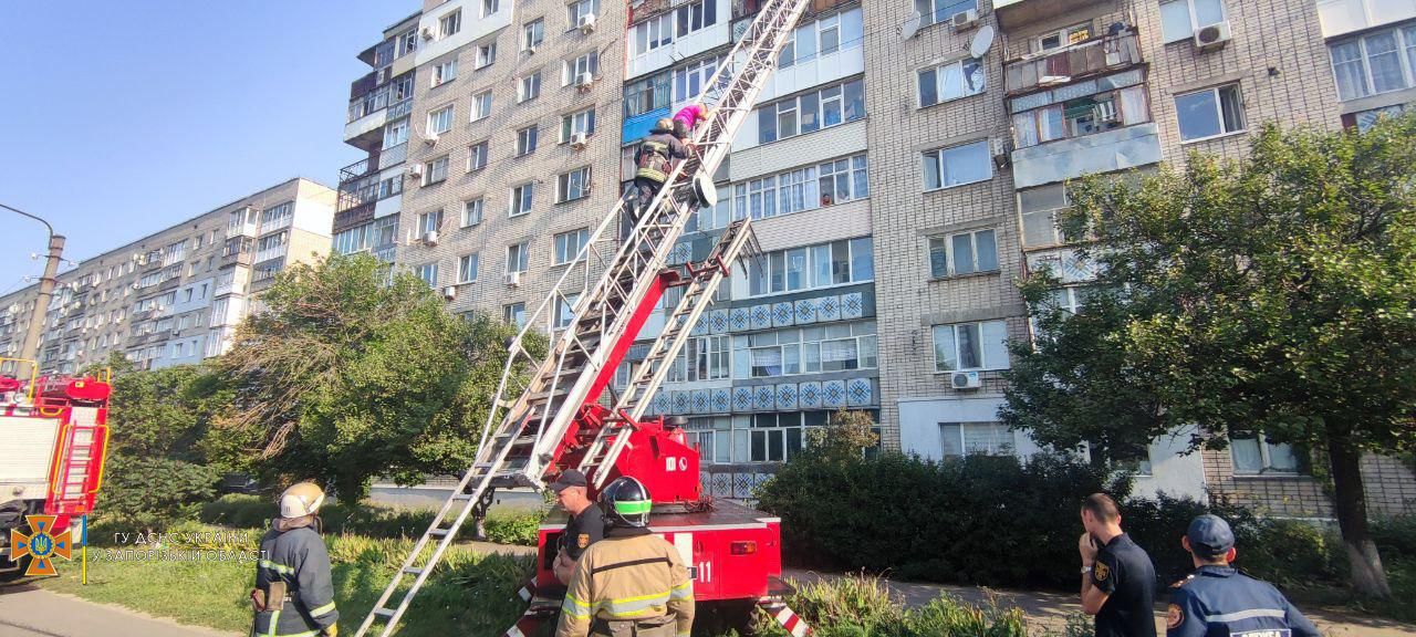 В Бердянске женщина выпала из окна девятого этажа: подробности (ФОТО)