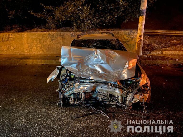 Машины всмятку: в полиции рассказали подробности аварии на Космосе в Запорожье (ФОТО)