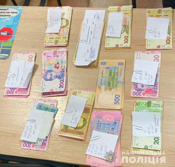 Права только за деньги: в запорожской автошколе вымогали с учеников взятки (ФОТО)