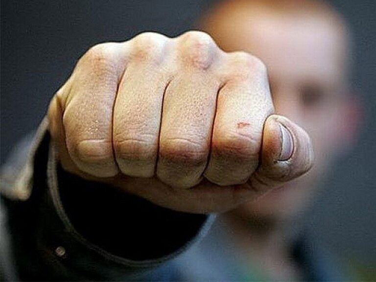 Запорожец избил своего 15-летнего сына и пытался его задушить (ФОТО)