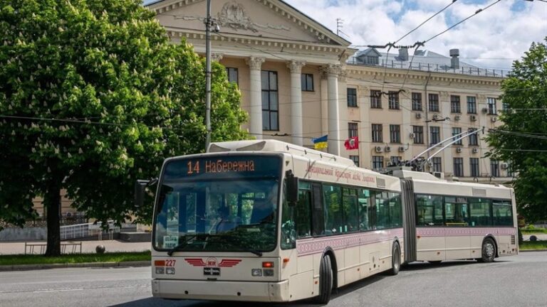 Запорожье в «красной» зоне: в исполкоме прокомментировали работу школ и общественного транспорта