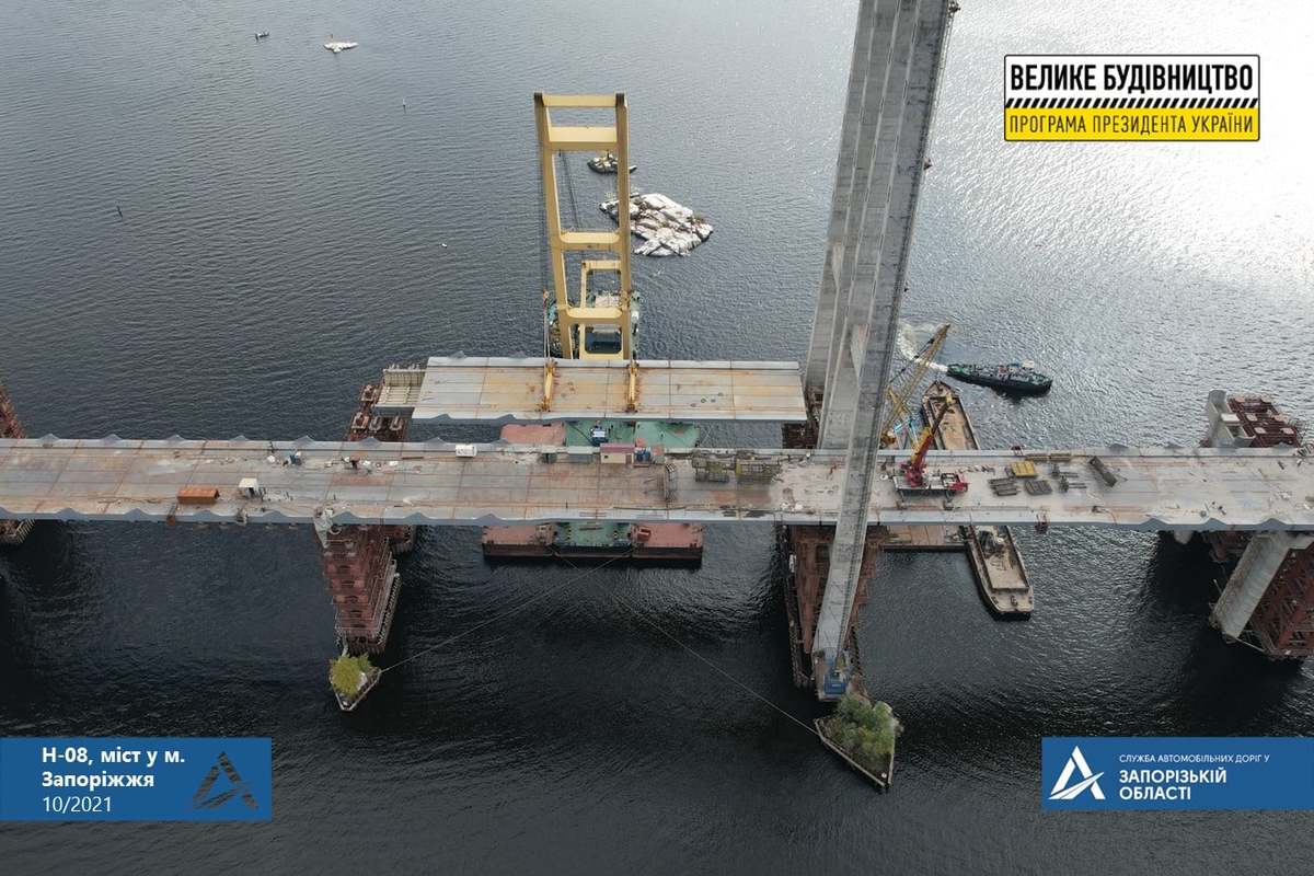 В сети показали, как проходит строительство низовой части вантового моста в Запорожье (ВИДЕО)