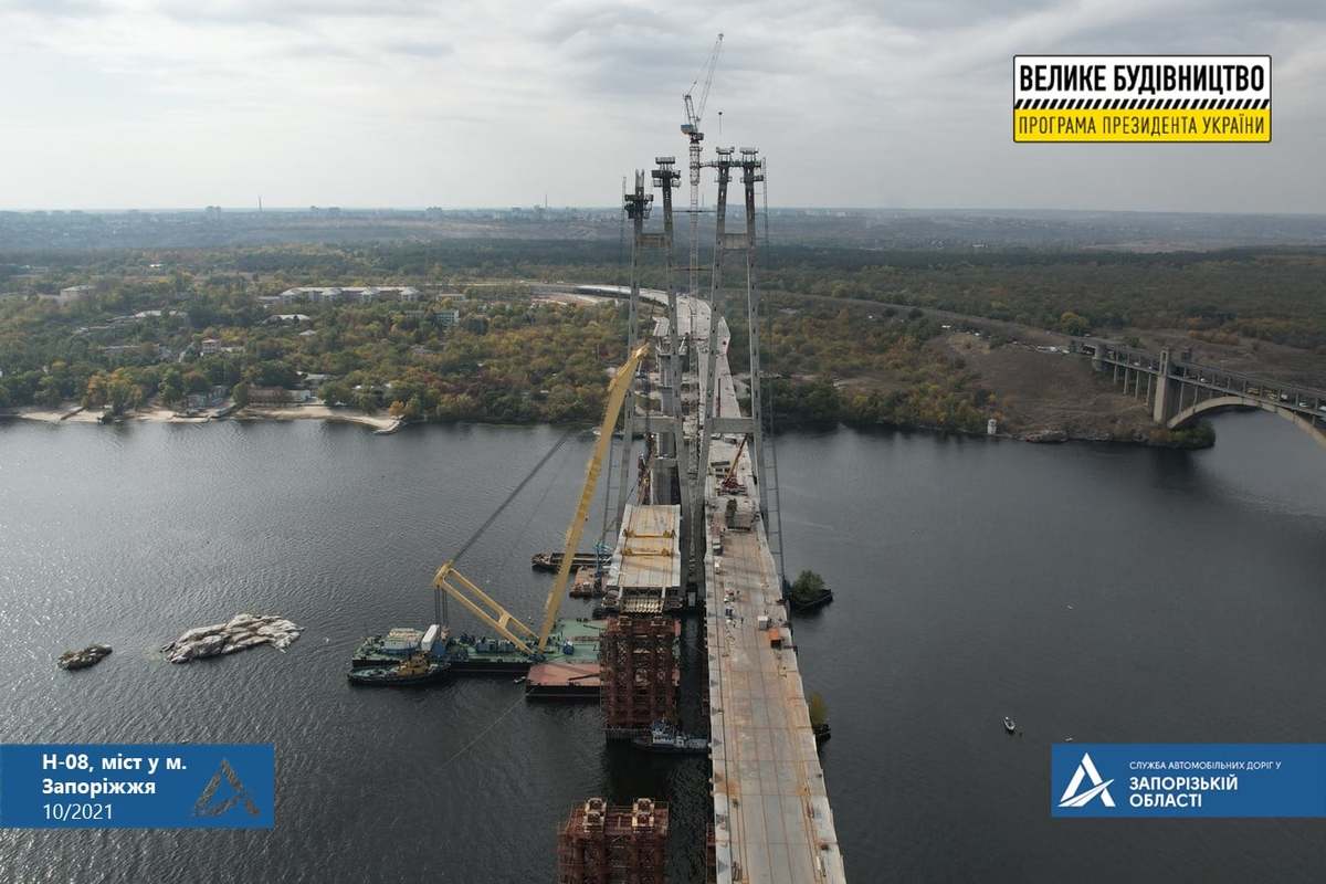 В сети показали, как проходит строительство низовой части вантового моста в Запорожье (ВИДЕО)