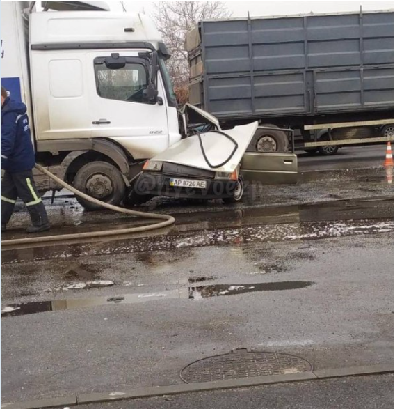 В Запорожье произошло ДТП с авто "Новой почты": есть погибшие (ФОТО)