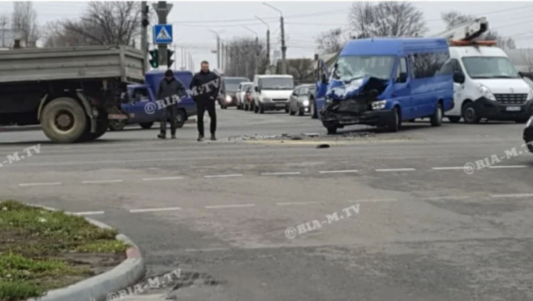 В Запорожской области маршрутка на скорости влетела в грузовик (ФОТО-ВИДЕО)