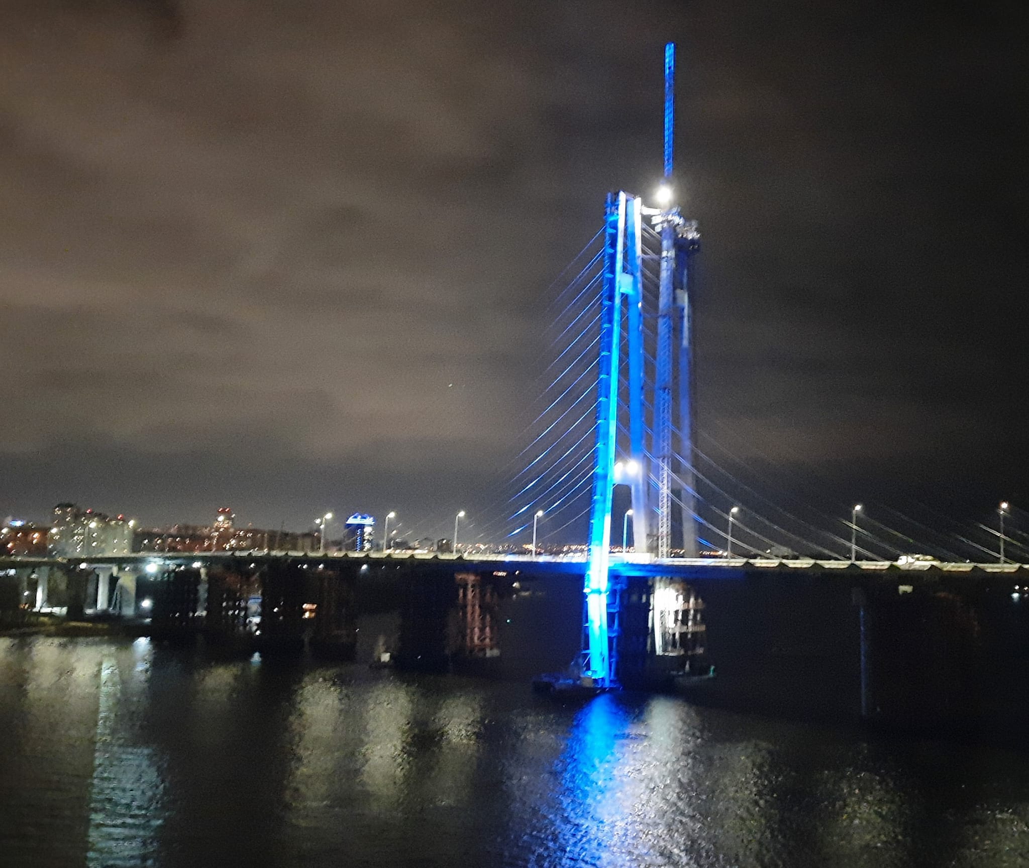 В Запорожье вантовый мост будут освещать разноцветной LED–подсветкой: как это будет выглядеть (ФОТО)