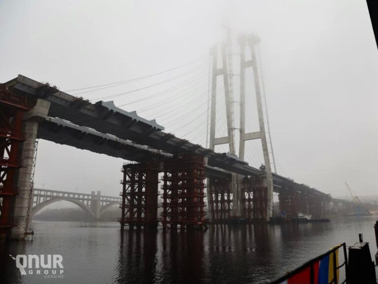 В Запорожье плавкран Zakhariy устанавливает последнюю опору вантового моста: когда открытие (ВИДЕО, ФОТО)