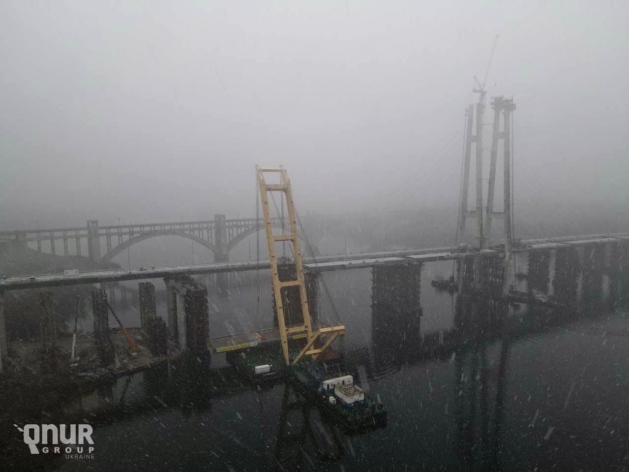 В Запорожье плавкран Zakhariy устанавливает последнюю опору вантового моста: когда открытие (ВИДЕО, ФОТО)