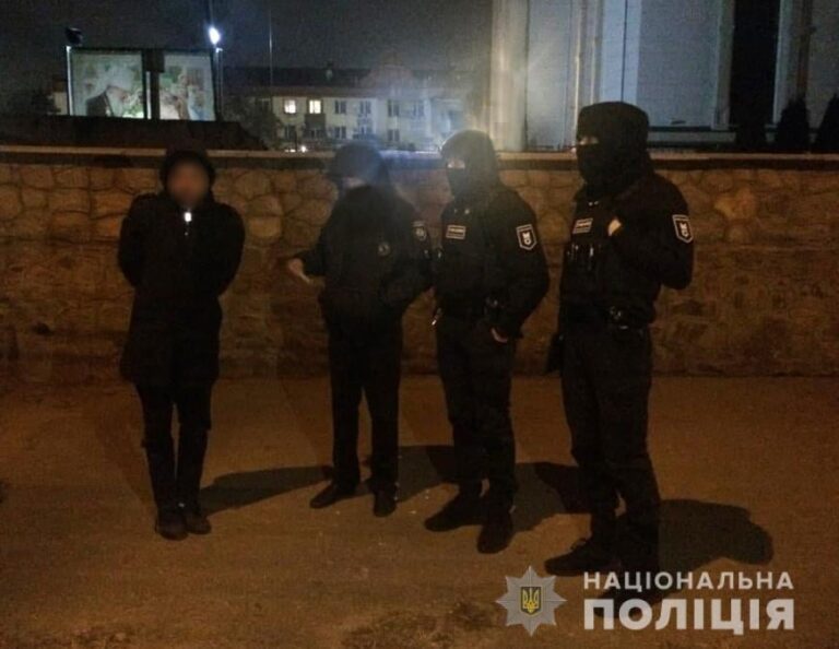 В Запорожье мужчина брызнул полицейскому в лицо газовым баллончиком