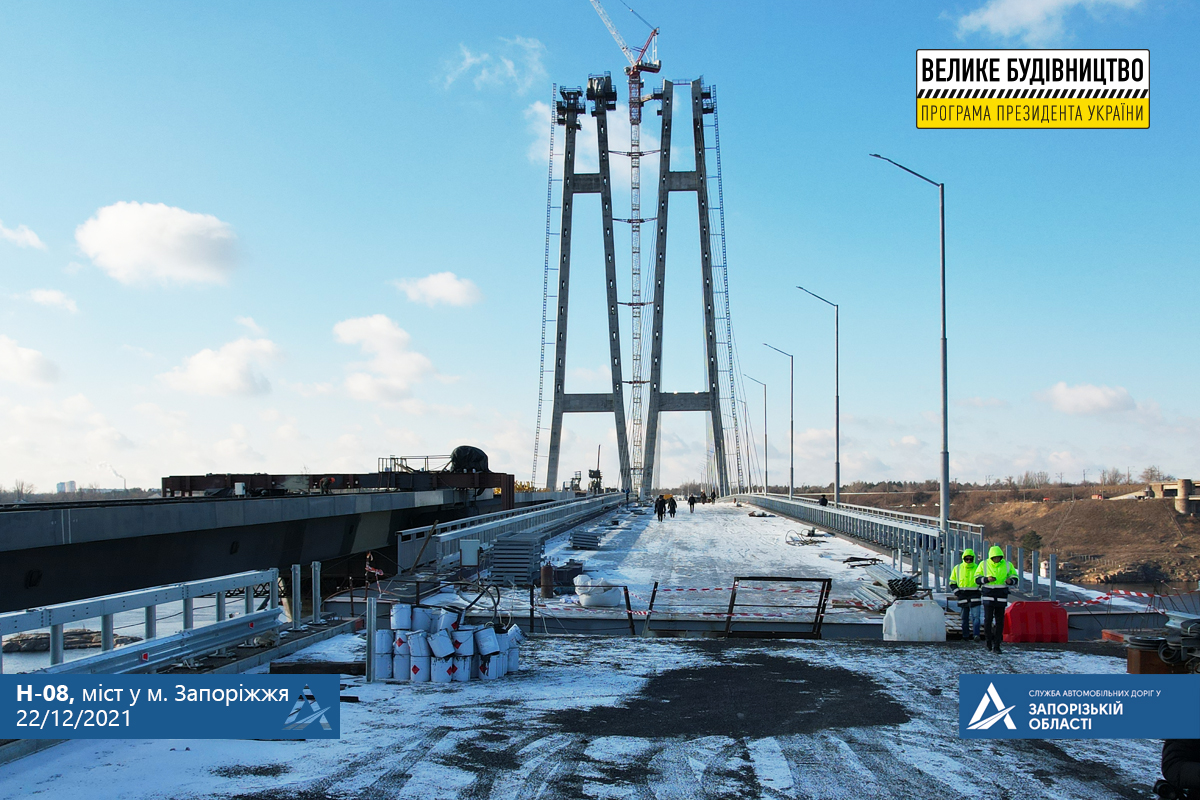 В Запорожье активно готовятся к открытию вантового моста: как проходят работы (ВИДЕО, ФОТО)