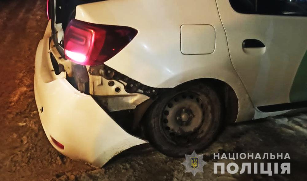 В Запорожье такси с пассажирами влетело под трамвай: водитель был под наркотиками (ФОТО)