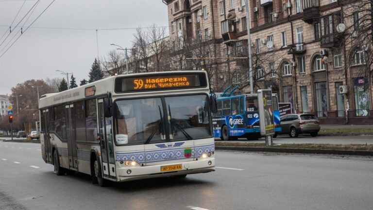 В Запорожье на Хортицу пустят дополнительный транспорт: подробности