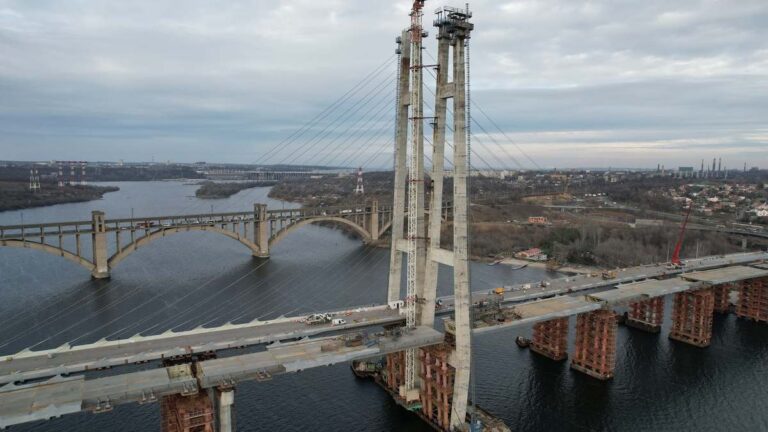 В Запорожье завершают строительство вантового моста: когда откроют движение (ВИДЕО)