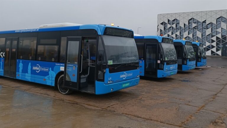 В аэропорту Запорожья пустили большие автобусы: подробности (ФОТО)