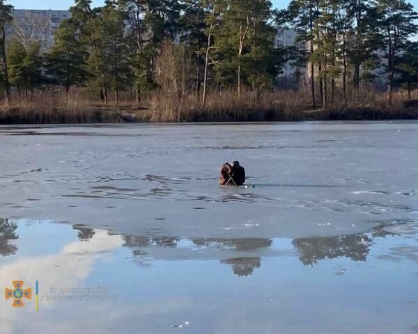 В Запорожской области под лед провалились рыбаки (ФОТО)