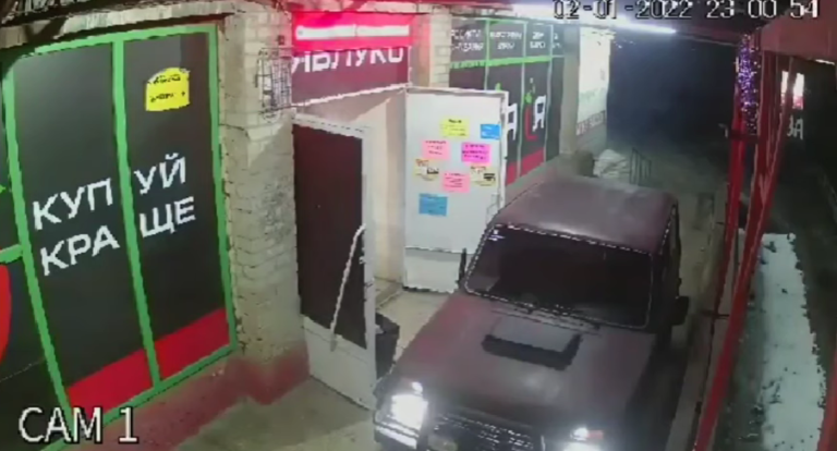 В Запорожской области покупатели заехали в магазин на авто (ВИДЕО)