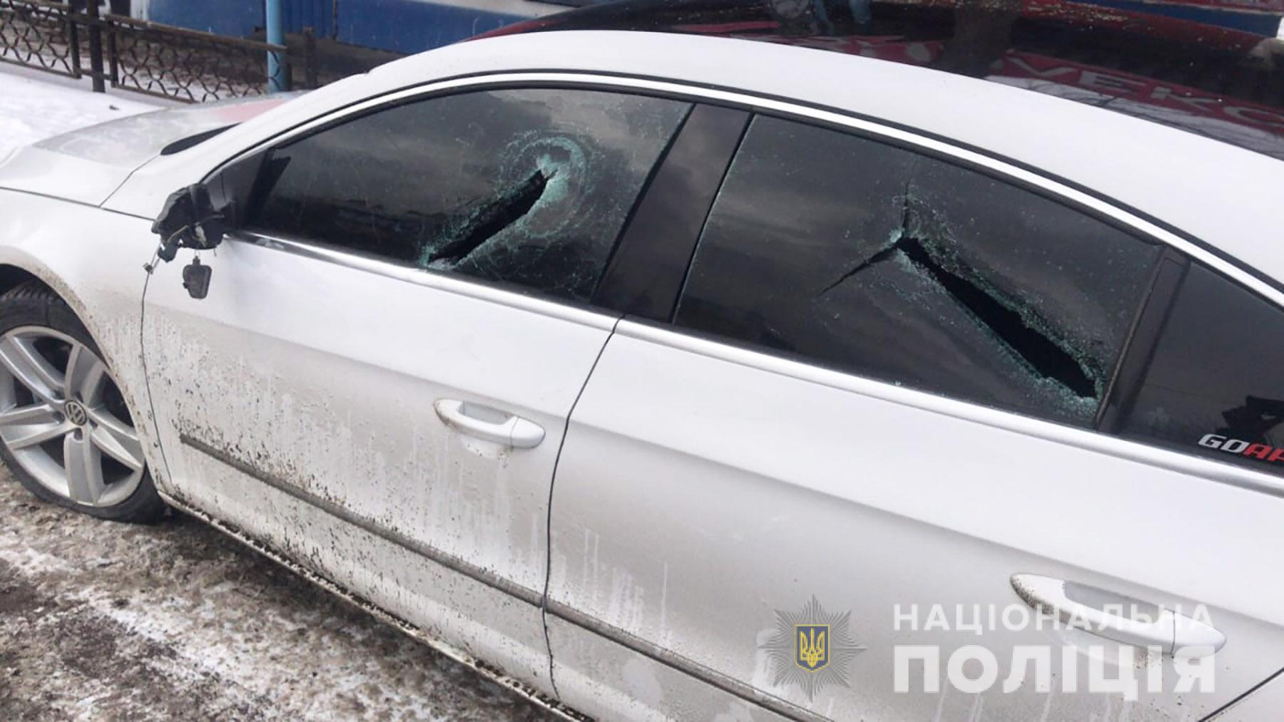 Избили дубинками и разбили машину: подробности нападения в Шевченковском районе Запорожья (ФОТО)