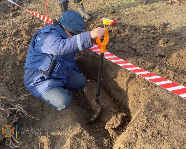 Под Запорожьем нашли 100-килограммовую бомбу: подробности (ФОТО)