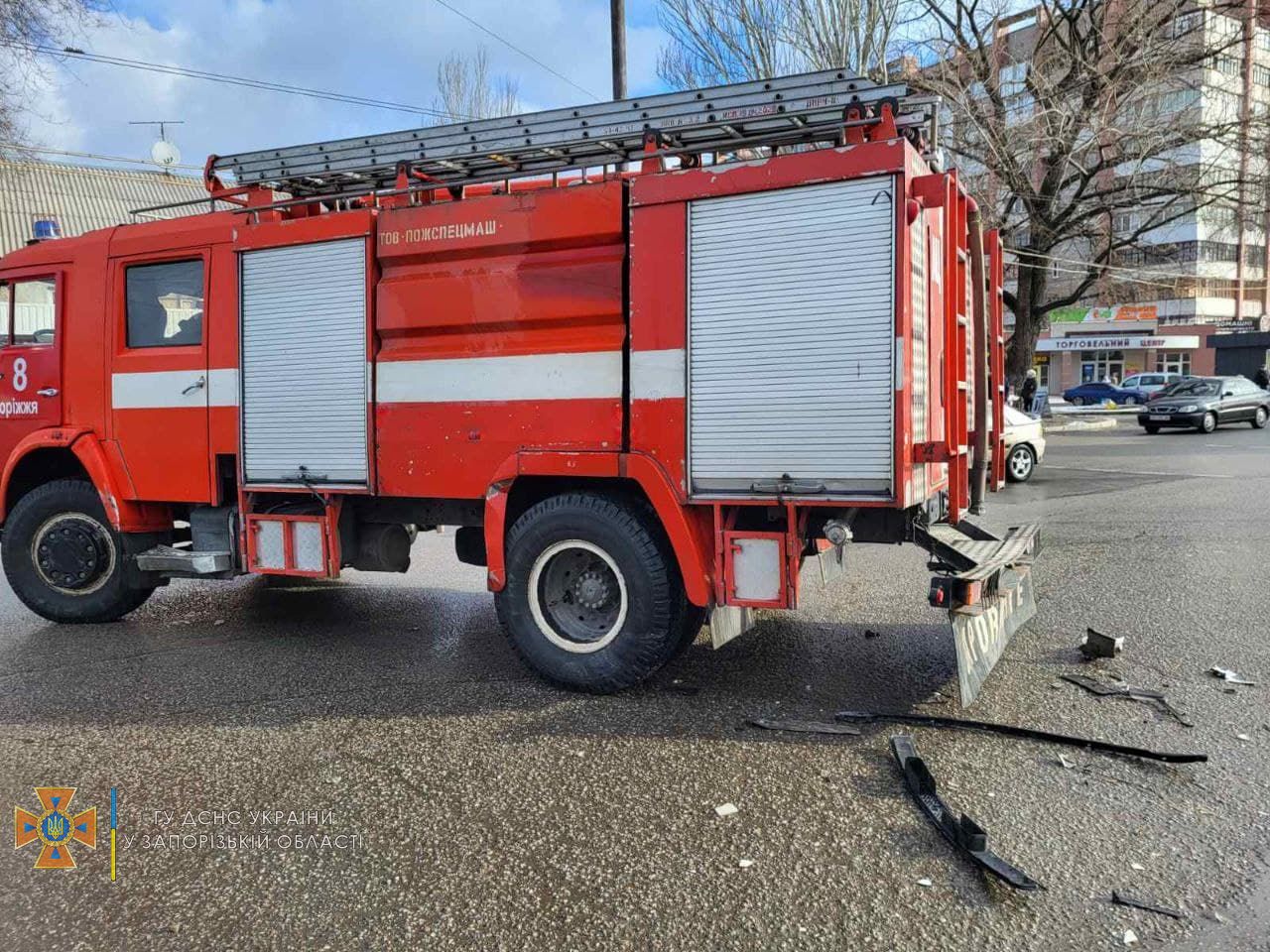 В Запорожье маршрутка с пассажирами врезалась в пожарную машину (ФОТО)