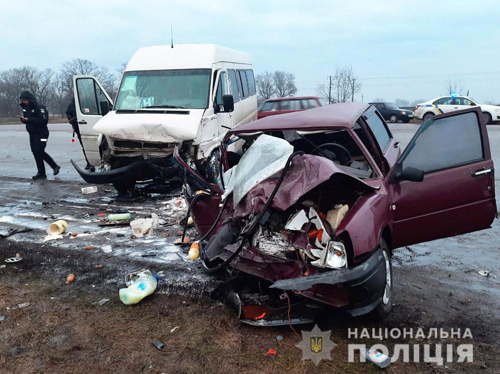 Пассажирка погибла на месте: подробности аварии с маршруткой на запорожской трассе (ФОТО)