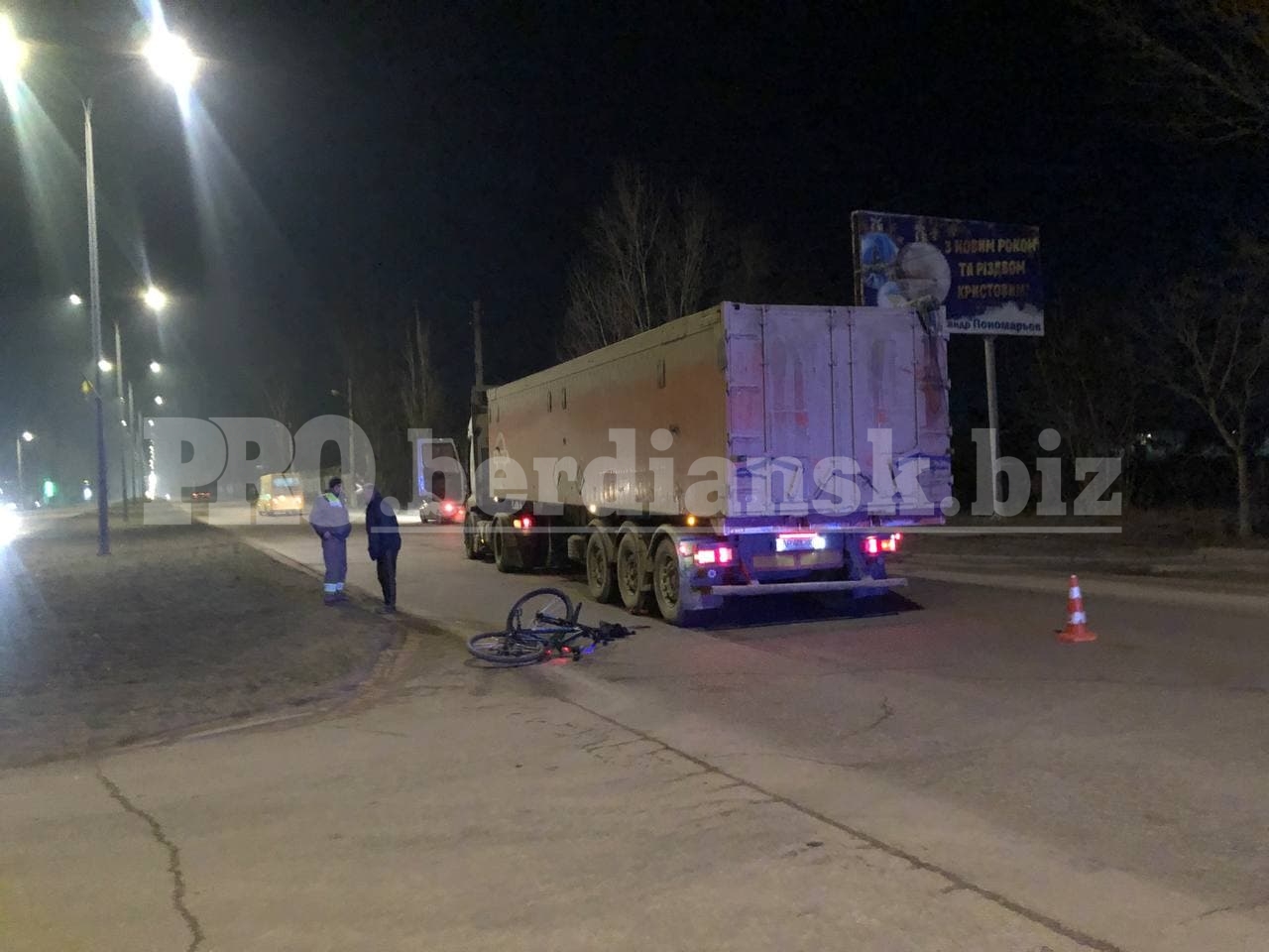 В Бердянске пьяный велосипедист попал под колеса фуры (ФОТО)