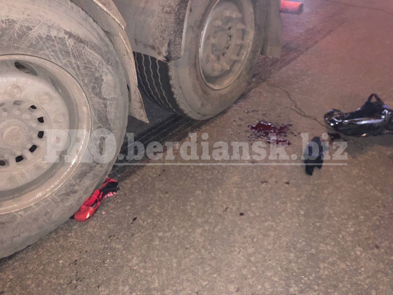 В Бердянске пьяный велосипедист попал под колеса фуры (ФОТО)