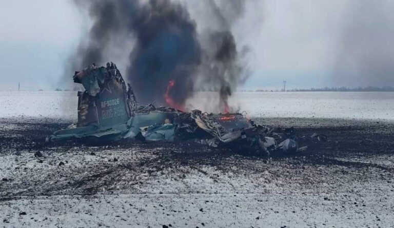 «Отдавал приказ бомбить мирные города командующий генерал Маковецкий», — затриманий російський пілот зі збитого над Харковом літака дав перші покази. ВIДЕО