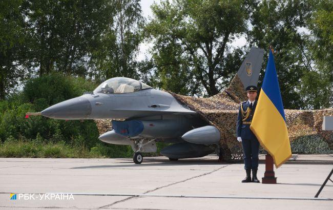 У НАТО показали відео з навчань українських пілотів на F-16