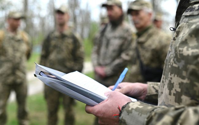 У мережі заявили, що робітник ТЦК «накинувся» на жінку в Одесі: військові зробили заяву