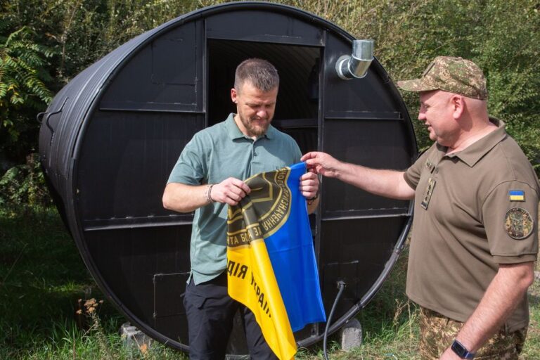 Запорізьки нацгвардійці отримали від «Сталевого фронту» модульний командний пункт для укріплення позицій