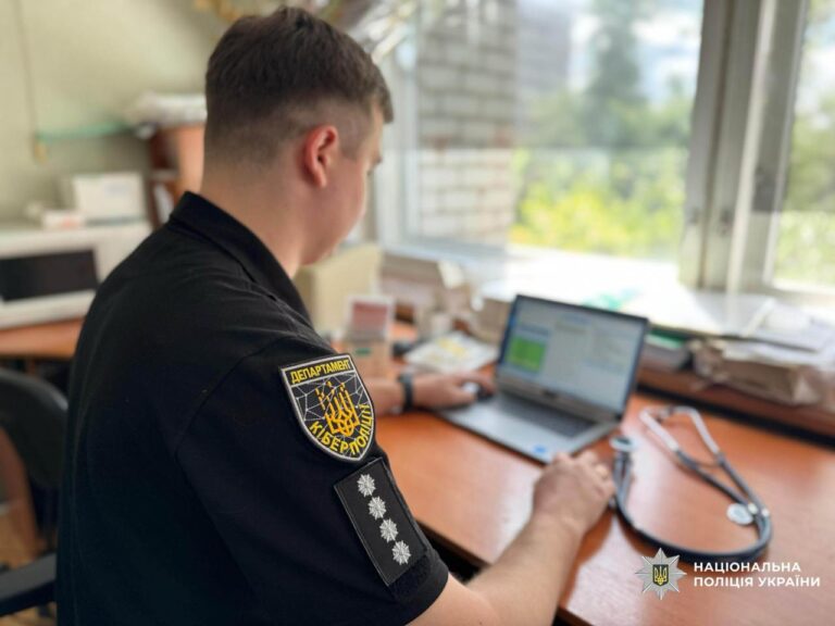 Майже півмільйона гривень збитків держбюджету: кіберполіцейські припинили злочинну діяльність лікарів-хірургів