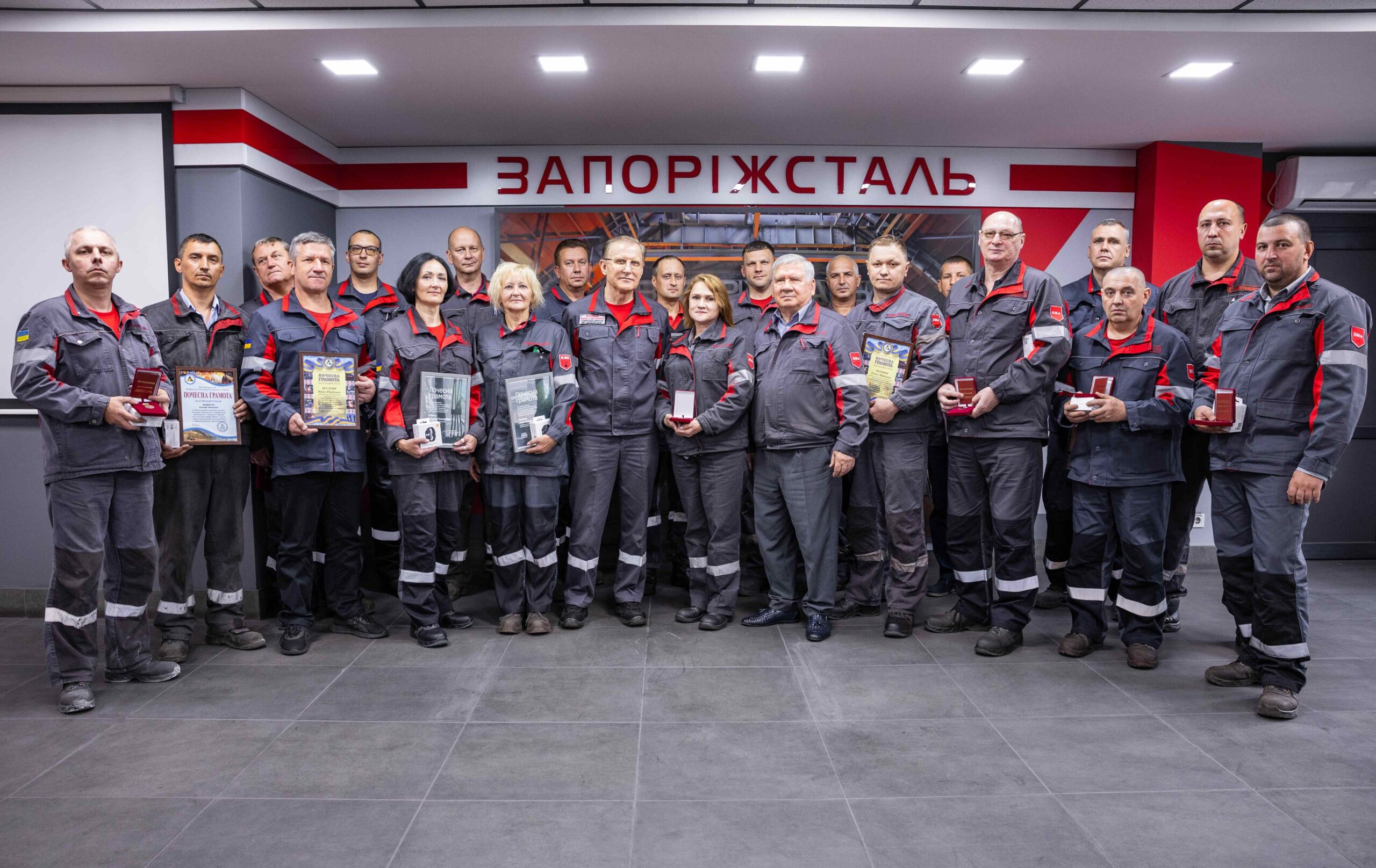 Запорізькі металурги Метінвесту отримали нагороди до професійного свята 3 Запорізькі металурги Метінвесту отримали нагороди до професійного свята