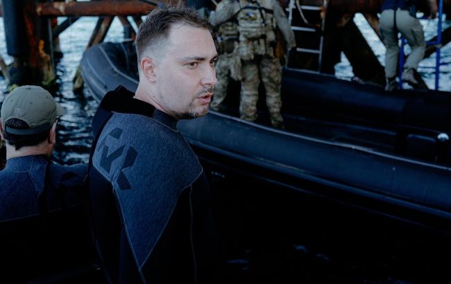 Буданов проінспектував позиції на Зміїному та газових “вишках” у Чорному морі