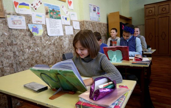 Не всі надрукували? У МОН відповіли, чи встигають забезпечити школи підручниками