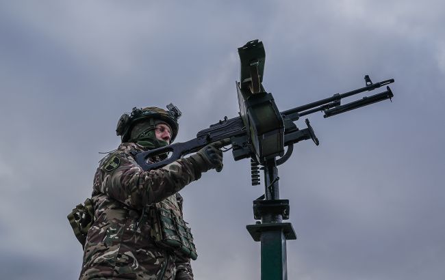 Летіли з шести напрямів: у Повітряних силах розповіли про нічну атаку дронів по Україні