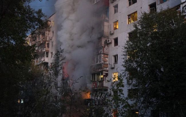 Росіяни завдали ще два удари по Запоріжжю: палає висотка, є поранені